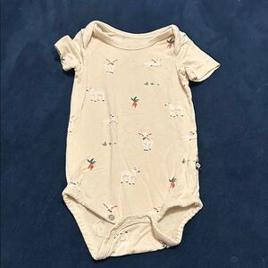 Kyte BABY Cream Bodysuit with Animal and Carrot Print